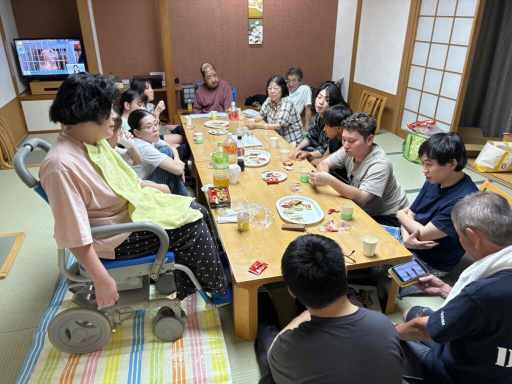 令和7年8月30日（土）8月31日（日）療育キャンプ報告　ホテルにて親睦会